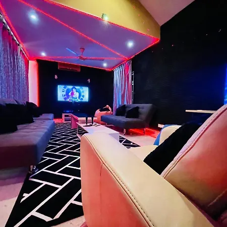 Trendy Family Getaway By Stayco - Mini-Pool, Outdoor Cinema, Air Loft, Ps4, Ktv - Just 2 Mins To Beach!